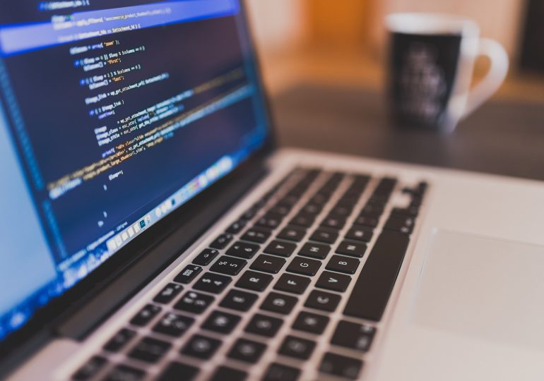 Nieodpłatne przekazanie sprzetu w ramach projektu KPO dla uczniów Szkoły Podstawowej im.Władysława Jasinskiego w Gawłuszowicach.