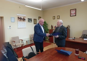 Podpisanie umowy na realizację zadania pn"Poprawa efektywności energetycznej budynków użyteczności publicznej w celu zmniejszenia emisji spalin".