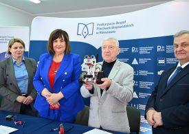 Podpisanie umowy na  „RaP STEAM – robotyka i programowanie w szkołach podstawowych z terenu województwa podkarpackiego”.