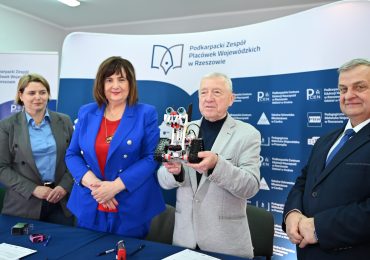 Podpisanie umowy na  „RaP STEAM – robotyka i programowanie w szkołach podstawowych z terenu województwa podkarpackiego”.